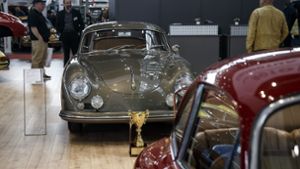 Ein von der Retro Classics ausgezeichneter Porsche steht in Halle 1 der Landesmesse Stuttgart. Das Bild wurde im Ende Februar 2020 aufgenommen. Foto: Lichtgut/Julian Rettig