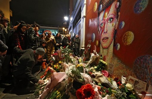 In David Bowies Geburtsort Brixton legten unzählige Fans Blumen nieder. Foto: Getty Images Europe