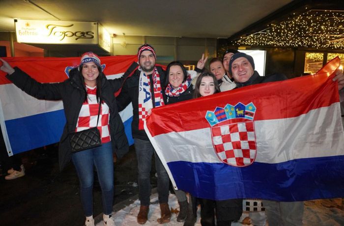 WM-Sieg gegen Marokko: Kroatische Fans in Stuttgart feiern ausgelassen