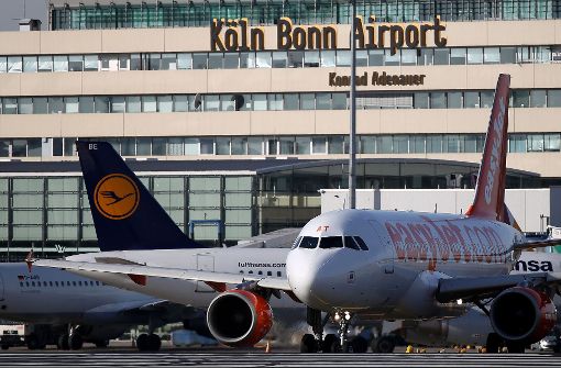 Wegen eines angeblich verdächtigen Gesprächs an Bord ist eine Maschine auf dem Flughafen Köln/Bonn unplanmäßig gelandet (Symbolbild). Foto: dpa