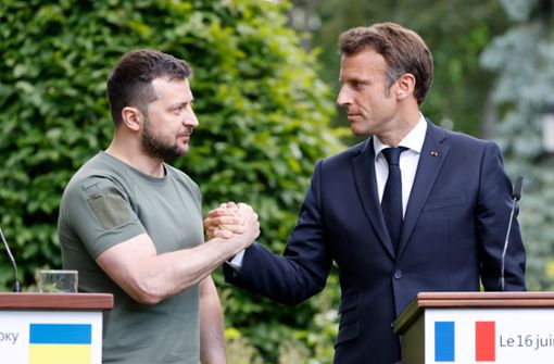 Frankreichs Präsident Emmanuel Macron mit seinem ukrainischen Kollegen Wolodymyr Selenskyj Foto: dpa/Ludovic Marin