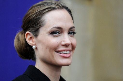 US-Schauspielerin Angelina Jolie hat sich aus Angst vor einem Krebsleiden beide Brüste amputieren lassen. Sie trage ein Gendefekt in sich und sei deshalb anfällig für eine Krebserkrankung. Foto: dpa