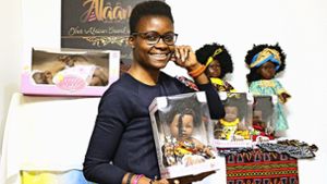 Manuela Yassi aus Plieningen vertreibt nebenberuflich Afro-Puppen. Foto: Caroline Holowiecki
