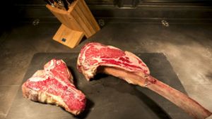 Vor allem Rindfleisch hat eine schlechte Klimabilanz – doch werden Steakhäuser deshalb weniger besucht als früher? Foto: Lichtgut/Leif Piechowski