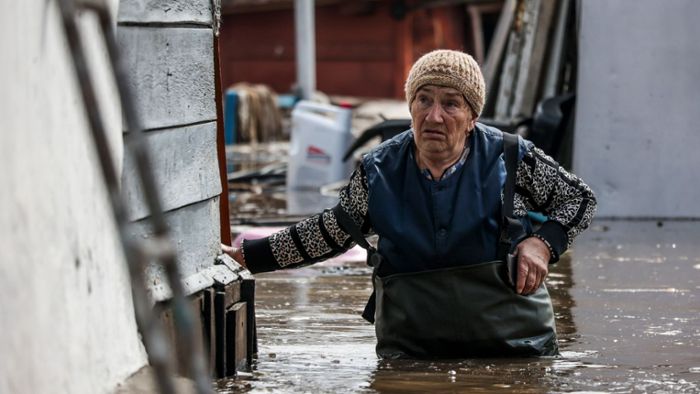 Wasser in russischem Flutgebiet steigt weiter stark an