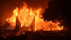 Mindestens 3500 Häuser sollen den Flammen zum Opfer gefallen sein. Foto: AFP
