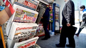 Schlechte Zeiten für kritischen Journalismus in der Türkei: Zeitungskiosk in Istanbul Foto: AFP