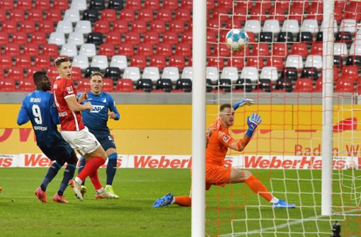 Volltreffer: David Raum  (Zweiter v. re.) erzielt das 1:0 beim SC Freiburg. Foto: imago/Jan Huebner