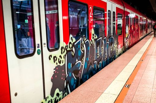 Die einen bewundern sie, die anderen ärgern sich: Graffiti-Werk am Stuttgarter Hauptbahnhof. Foto: 7aktuell.de/ MG/7aktuell.de | MG