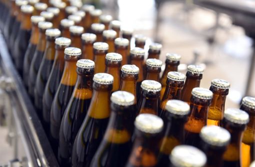 Immer weniger Flaschen Bier gehen in Deutschland über die Ladentheke. Foto: dpa/Symbolbild