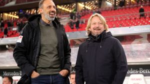 VfB-Sportdirektor Sven Mislintat (re.) stärkt dem Trainer Pellegrino Matarazzo den Rücken Foto: Baumann