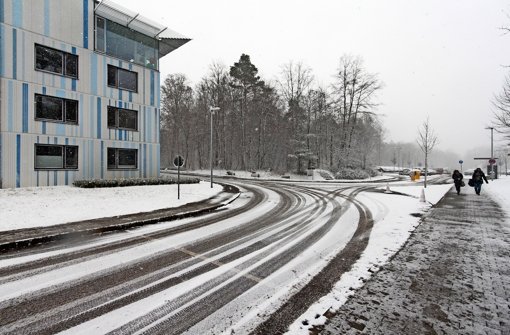 Ein Hektar Wald zwischen der Klinik Schmieder (links) und dem Parkplatz (rechts im Hintergrund) steht zur Disposition. Foto: factum/Granville