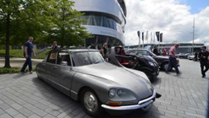 Am Sonntag trafen sich Oldtimer-Fans aus Stuttgart und Region am Mercedes-Benz-Museum. Foto: Andreas Rosar Fotoagentur-Stuttg