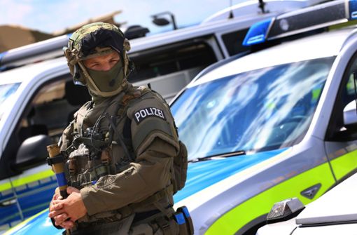 Die Polizei nahm in Oberhausen acht mutmaßliche IS-Helfer fest. (Symbolbild) Foto: dpa