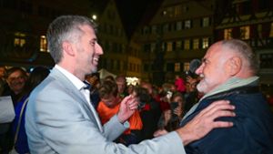 Bei seiner Wiederwahl bekam  Boris Palmer (l.) noch  Glückwünsche von Rezzo Schlauch. Foto: dpa/Bernd Weißbrod
