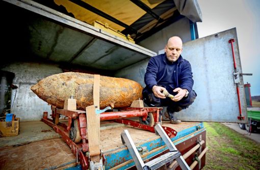 Dickes Ding: Christoph Rottner und sein Team haben eine 250-Kilo-Bombe nahe der Autobahn 81 entschärft. Sie lag mehr als 70 Jahre unter der Erde. Foto: factum/Granville