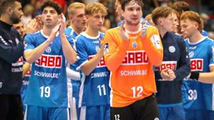 Torwart Daniel Rebmann feierte mit seinen Teamkollegen vom VfL Gummersbach am Mittwoch nach einer Aufholjagd das Foto: imago/Maximilian Koch