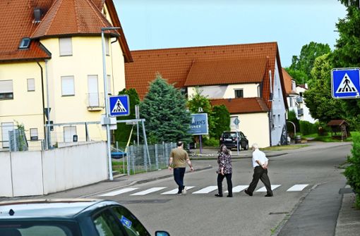 Ein Spielplatz und daneben ein Zebrastreifen – bei noch mehr Verkehr könnte das ein Problem werden. Foto: Werner Kuhnle