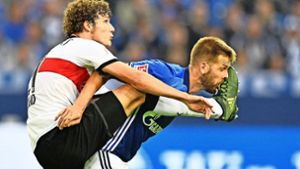 Pavard vom VfB zeigt Körpereinsatz – das reicht aber nicht. Foto: AP