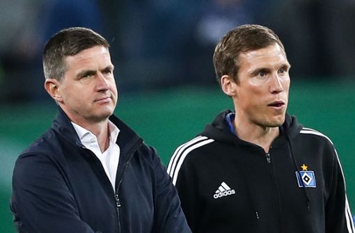 Nach dem Aus für Hannes Wolf (rechts) muss nun auch Sportvorstand Ralf Becker den HSV verlassen. Foto: dpa