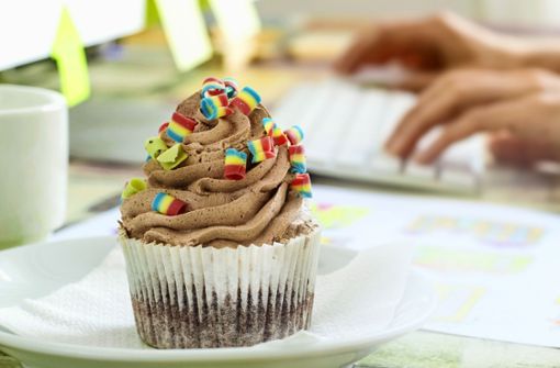 Ein Cupcake mit Buttercreme ist vielleicht gut für die Nerven, aber ein solcher Snack wird nicht lange vorhalten. Foto: Oleksandr - stock.adobe.com/Todorov