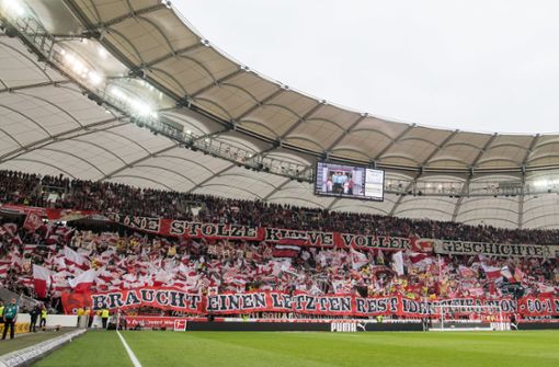 Die Fans des VfB Stuttgart hoffen gegen Hannover 96 auf einen Heimsieg. Foto: dpa