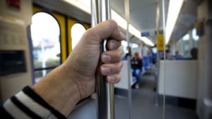 In einer Stadtbahn der Linie U1 beleidigte ein Mann zahlreiche Fahrgäste. Foto: Leif Piechowski