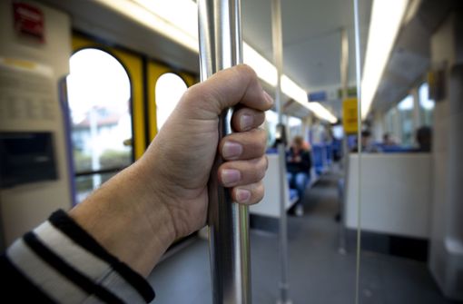 In einer Stadtbahn der Linie U1 beleidigte ein Mann zahlreiche Fahrgäste. Foto: Leif Piechowski