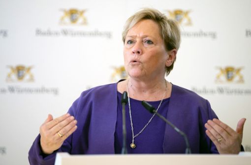 Susanne Eisenmann (CDU), Ministerin für Kultus, Jugend und Sport von Baden-Württemberg, spricht während einer Pressekonferenz. Foto: dpa/Sebastian Gollnow