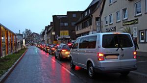 Lange Fahrzeugschlangen gehören in Zuffenhausen zum Alltag. In der Podiumsdiskussion am 21. Juli soll es deshalb vor allem um die Verkehrsproblematik gehen. Foto: Archiv Georg Friedel