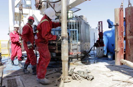 Ölarbeiter im Irak – Das Land fördert wieder mehr Öl als vor einigen Monaten Foto: EPA