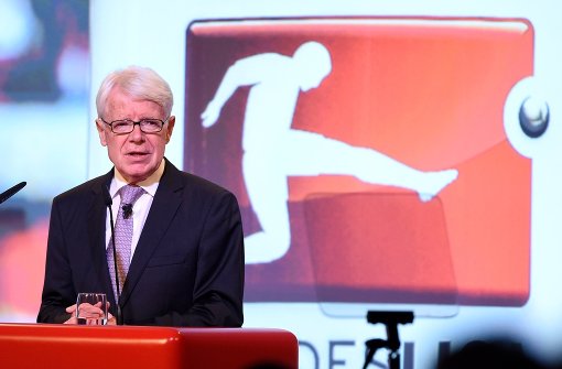 Reinhard Rauball bleibt an der Spitze des deutschen Profifußballs. Foto: dpa