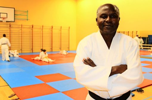 Augustin Affovi, der Judo-Abteilungsleiter beim SVS, in der Halle Foto: Caroline Holowiecki/i