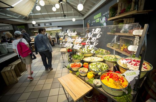 Besonders die Salatbar im Hauptrestaurant kommt bei den Besuchern gut an. Foto: Lichtgut/Leif Piechowski