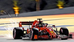 Sebastian Vettels roter Renner schlägt Funken – ein kleines Feuerwerk zum Abschied? Foto: AFP/Tolga Bozoglu Foto:  