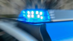 Die Polizei sucht Zeugen zu den riskanten Fahrmanövern eines 19-Jährigen auf der  B 464 bei Holzgerlingen. Foto: Eibner-Pressefoto/Schueler/Eibner-Pressefoto