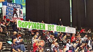 Unterstützung erhielten die Fans von Frisch Auf Göppingen von den Anhängern der SG Flensburg-Handewitt: Sie präsentierten dieses Transparent beim Champions-League-Spiel gegen den FC Porto. Foto: StZN