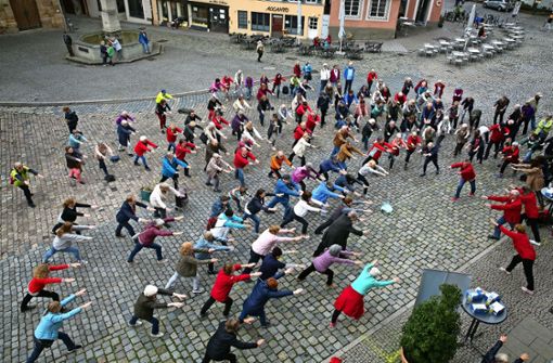 Seniorensport könnte zu einer Massenbewegung werden – wie hier auf dem Esslinger Rathausplatz. Foto: Ines Rudel