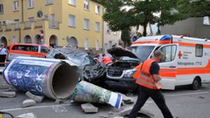 Litfaßsäule gerammt: Tödlicher Unfall am 28. September 2016 in Feuerbach Foto: Andreas Rosar / Fotoagentur Stuttgart