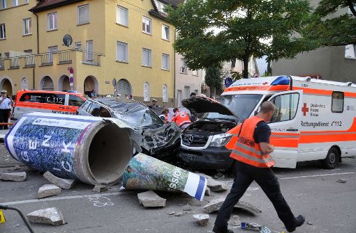 Litfaßsäule gerammt: Tödlicher Unfall am 28. September 2016 in Feuerbach Foto: Andreas Rosar / Fotoagentur Stuttgart