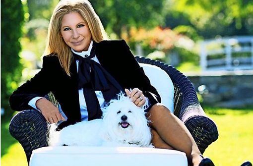 Barbra Streisand mit „der echten“, mittlerweile verstobenen, Hundedame Samantha. Foto: Instagram