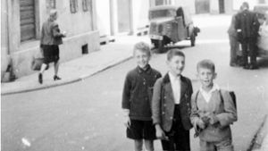 Drei Jungs in Bad Cannstatt 1942. Das Bild findet sich auch im neuen „Stuttgart 1942“-Magazin, ebenso wie die Fotos in der Bilderstrecke. Foto: Stadtarchiv Stuttgart