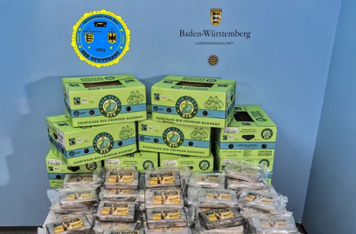 Im Landeskriminalamt Baden-Württemberg wird im Dezember 2018 das Kokain präsentiert, das durch die Arbeit eines verdeckten Ermittlers im Hamburger Hafen in Bananenkisten verpackt beschlagnahmt werden konnte. Foto: dpa