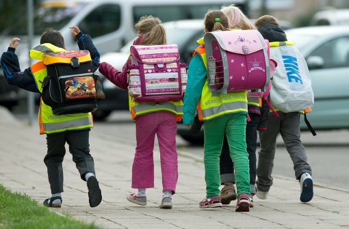 Lernen durch Laufen: Kinder müssen ihre eigene Erfahrungen im Straßenverkehr machen – und das beginnt schon morgens auf dem Weg zur Schule. Foto: dpa
