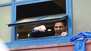 Meisterschrei aus dem Kabinenfenster: Rangers-Coach Steven Gerrard Foto: imago /Jane Barlow