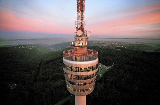Das Stuttgarter Wahrzeichen fasziniert oben wie von unten. Foto: Achim Mende, Stuttgart-Marketing GmbH