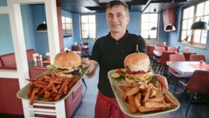 Ümit Yasar hat in Hemmingen Jimmy’s Burger eröffnet. Foto: Simon Granville