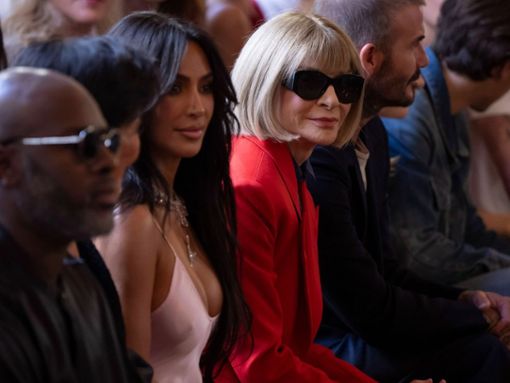 Kim Kardashian und Anna Wintour saßen bei Victoria Beckhams Fashionshow in Paris nebeneinander. Foto: imago images/i Images