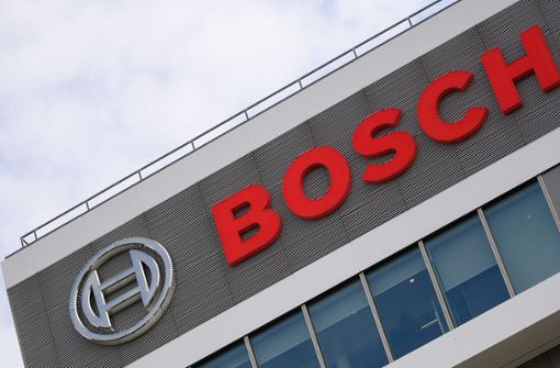 Bosch schult seine Mitarbeiter für die Entwicklung von E-Fahrzeugen um. Foto: dpa