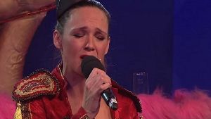Carolin Kebekus veräppelt im Kölner Karneval den Adele-Hit Hello- im breitesten Dialekt. Foto: Screenshot
